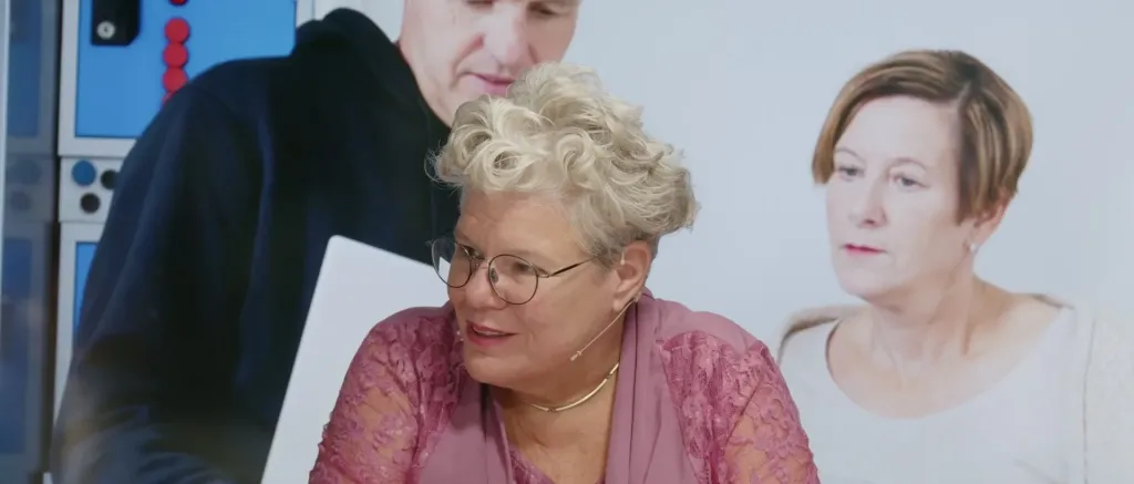 Host in gesprek tijdens het lunchwebinar