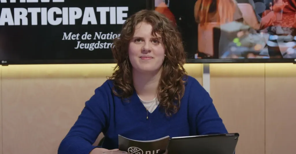 Host van de online talkshow voor de NJR voor de schermen met de titel Representatieve jongerenparticipatie