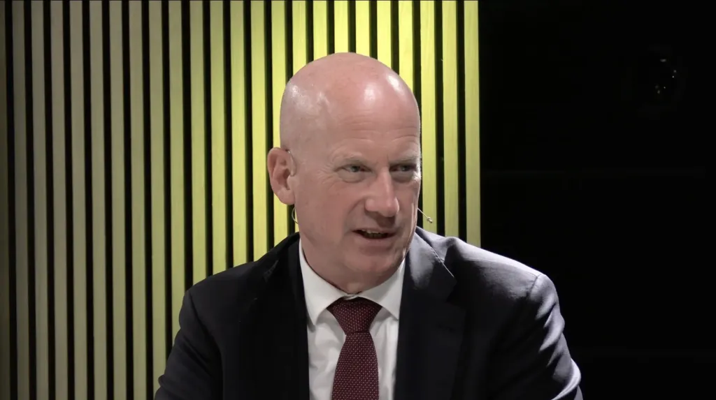Spreker in gesprek tijdens het webinar over het Samenhangend Toekomst Perspectief
